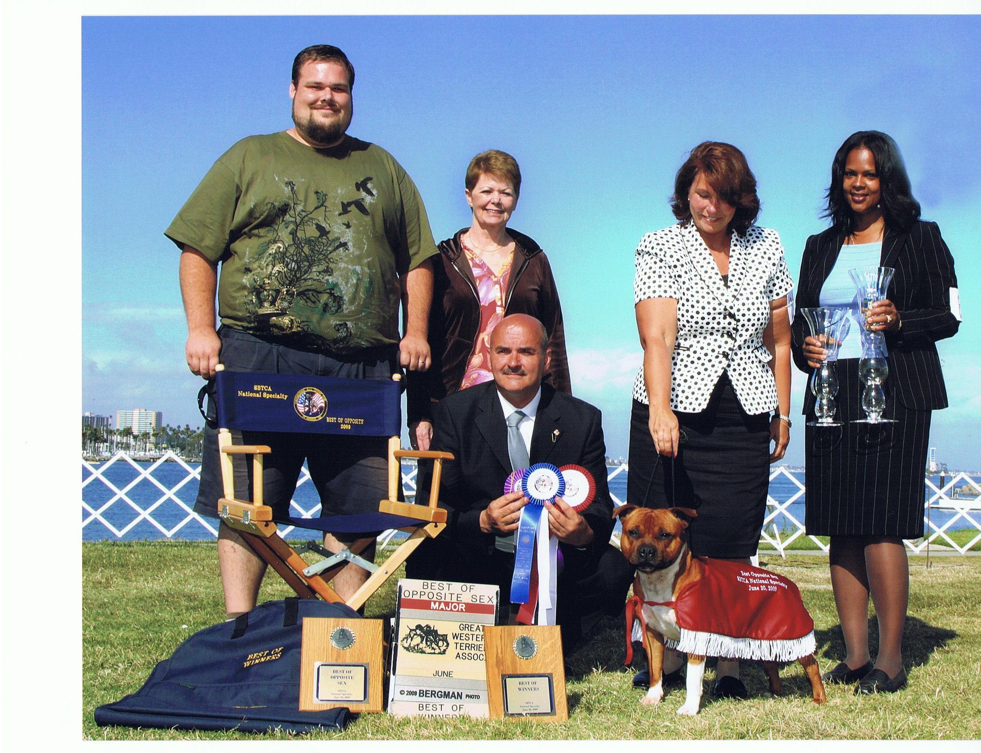 Erik at a 2009 national specialty with Goob and the award group